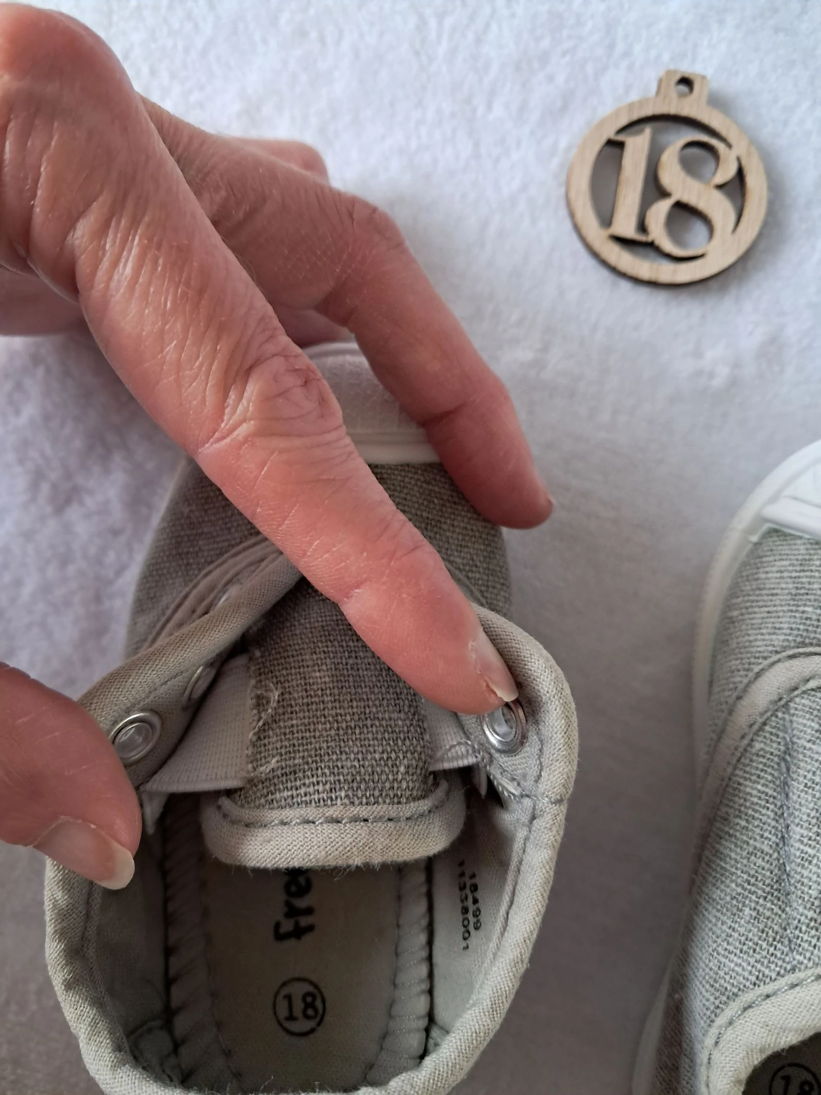 Tennis shoe size 18 – photo 7